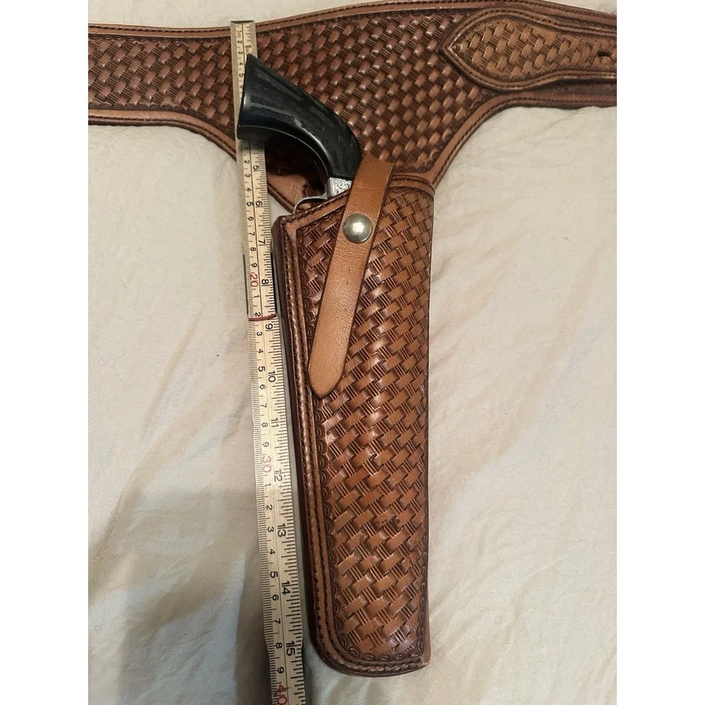 VTG WESTERN GUN BELT AND HOLSTER HAND TOOLED COWBOY ACTION